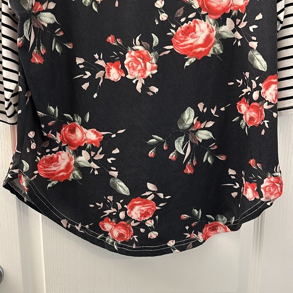 Ceasikery Ragland strip and floral baseball tee, t-shirt, scoop hem, XL - Picture 4 of 8